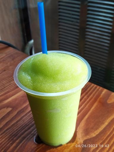 عکس بستنی قیفی با شیر محلی آپاتیه