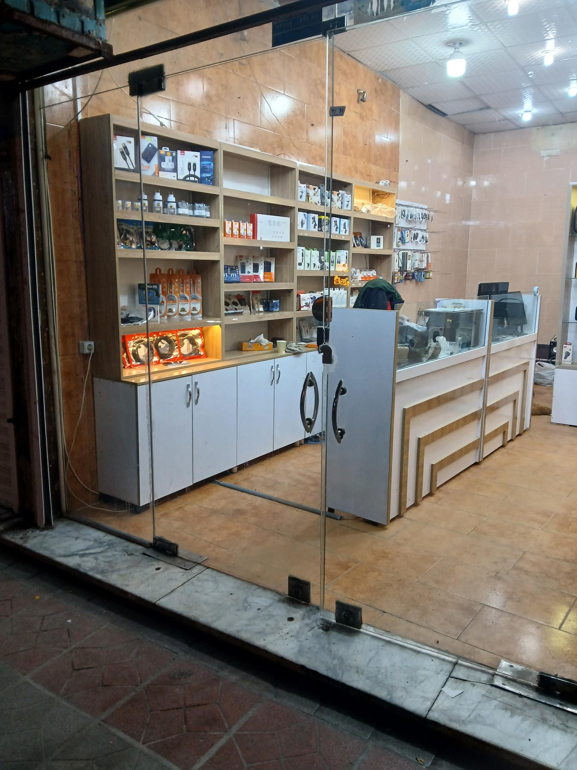 عکس فروشگاه کامپیوتر و کافی نت فراسیستم