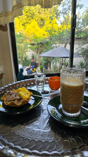 عکس باغ رستوران امی خانه