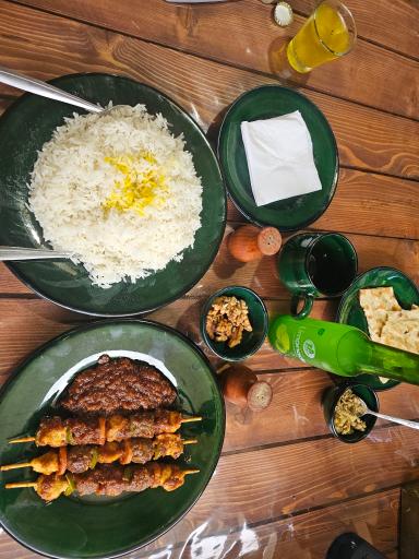 عکس باغ رستوران امی خانه
