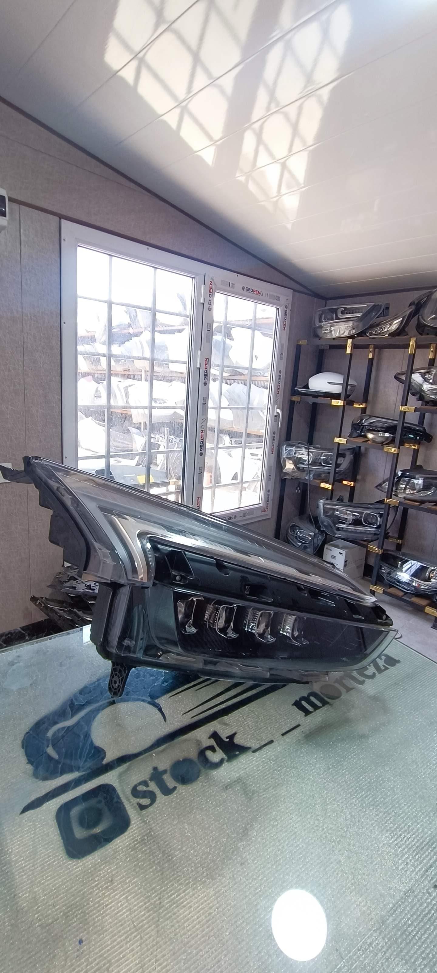 عکس استوک فروشی خودروهای خارجی