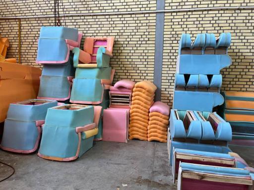 عکس کارخانه مبلمان آترین چوب 