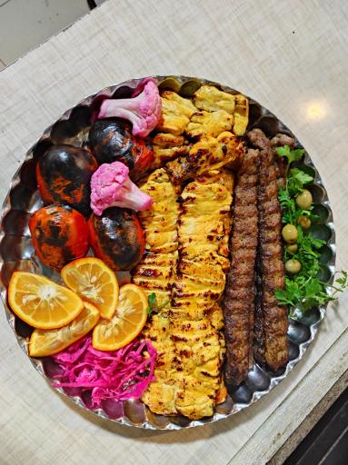 عکس باغ رستوران آپادانا