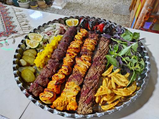 عکس باغ رستوران آپادانا