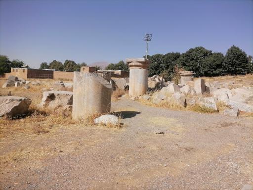 عکس بنای تاریخی کنگاور (معبد آناهیتا)