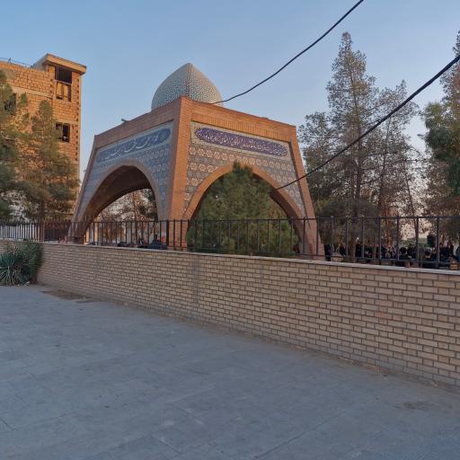 عکس گلزار شهدا و آرامگاه شریف آباد