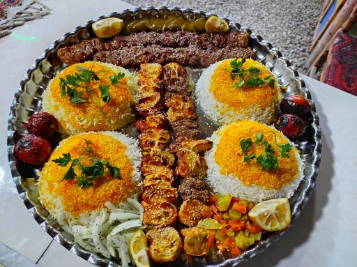 عکس باغ رستوران آپادانا