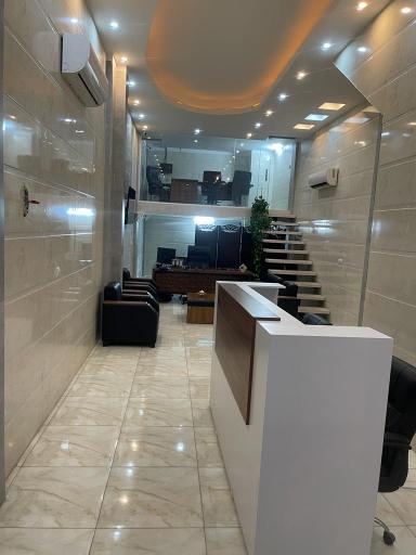 عکس مشاور املاک عیاران