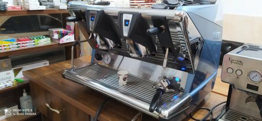 عکس کافه سیگار رولی