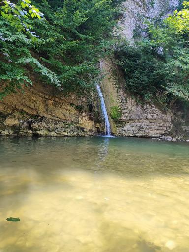 عکس آبشار آب شرشر