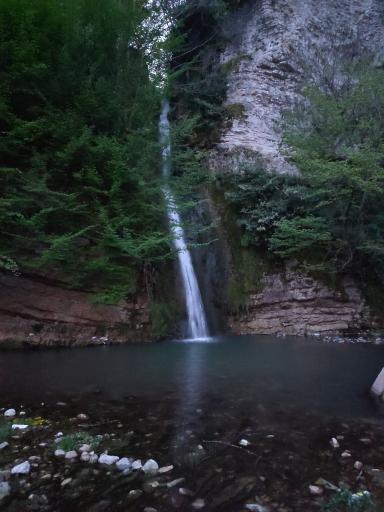 عکس آبشار آب شرشر