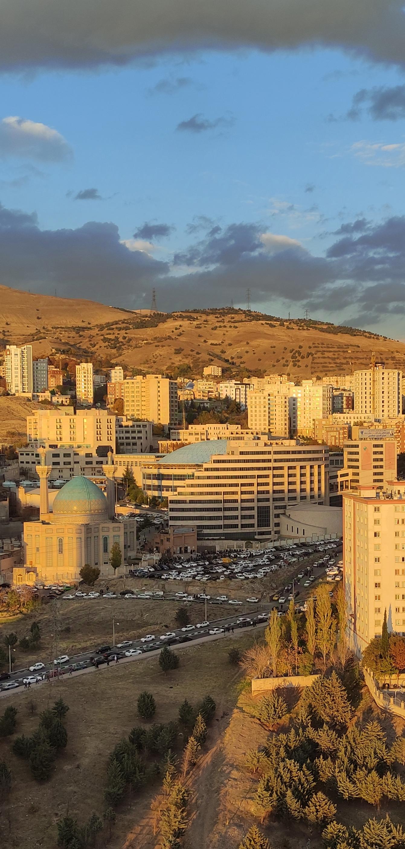 عکس دانشکده روان شناسی دانشگاه آزاد اسلامی واحد تهران مرکزی