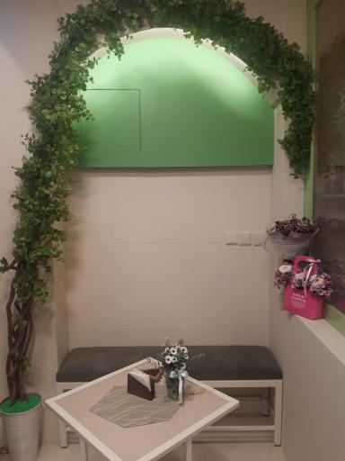 عکس کافه تاقچه