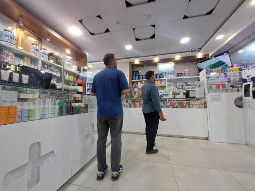 عکس داروخانه شبانه روزی ایثار