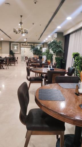 عکس رستوران حیات