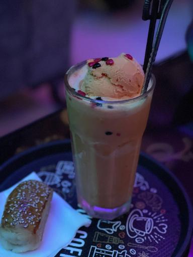 عکس کافی شاپ عمارت