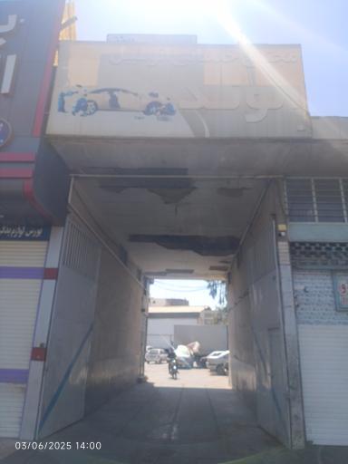 عکس مکانیکی جوان تعمیرگاه