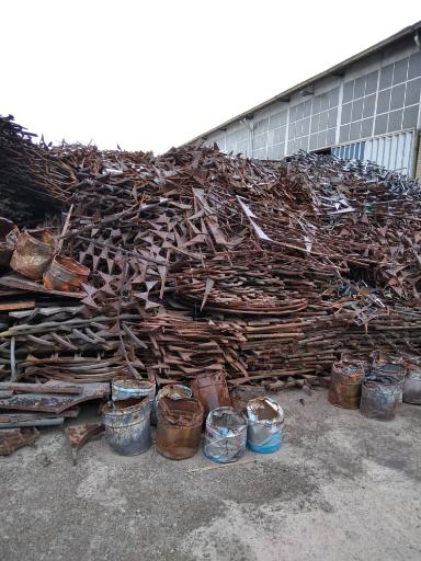 عکس انبار ضایعات آهن ارتین