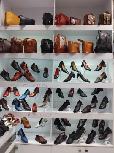 عکس فروشگاه چرم مریم