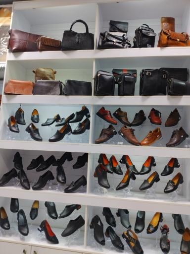 عکس فروشگاه چرم مریم