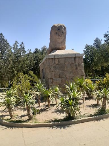 مجسمه شیرسنگی