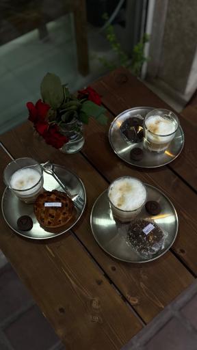 عکس کافه کیک کرلی کوک