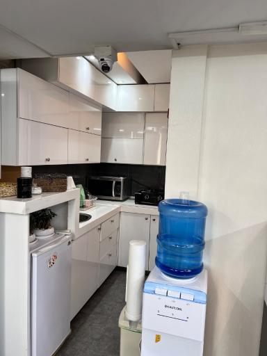 پانسیون مطالعاتی سفید