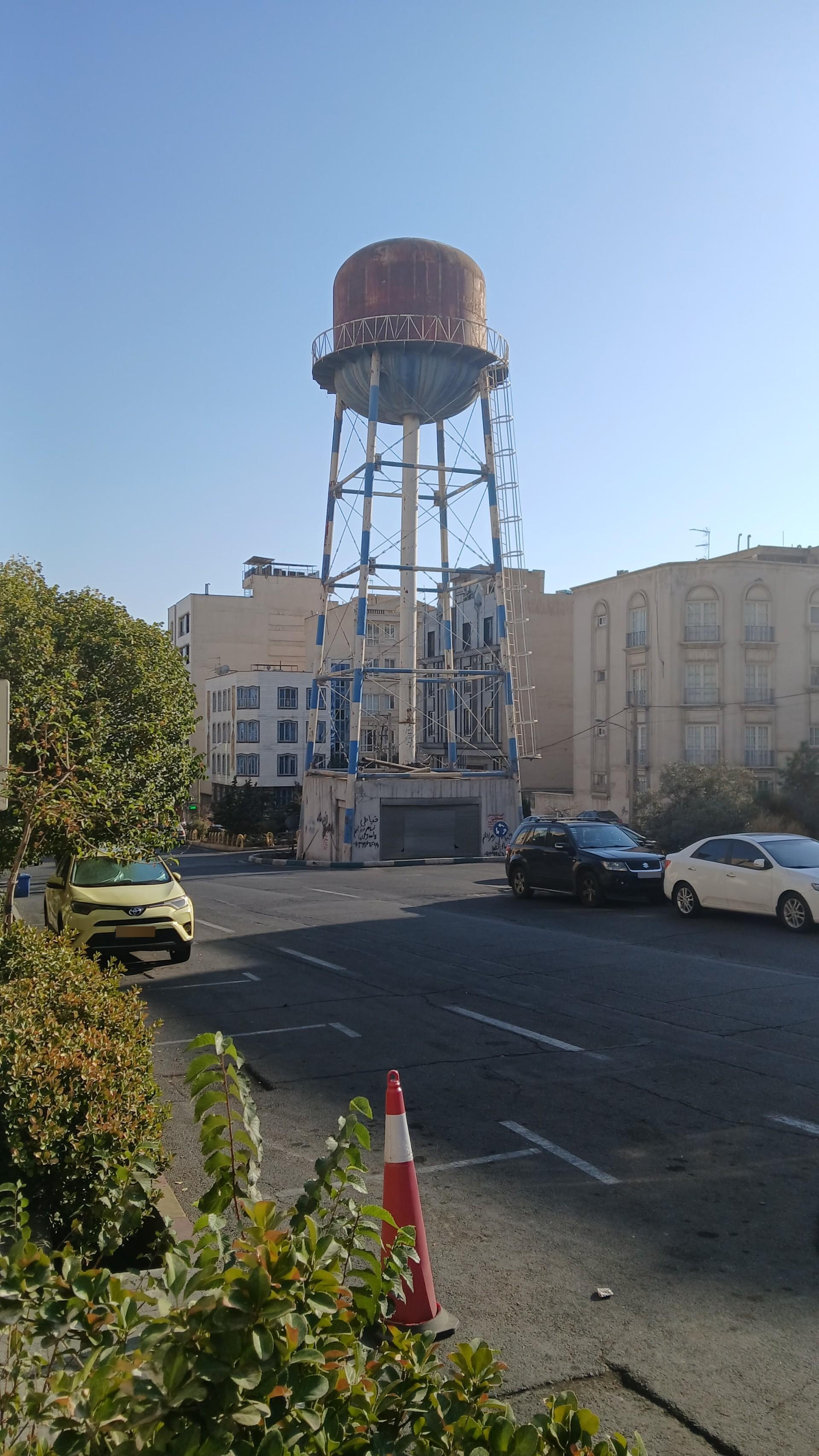 عکس میدان منبع آب