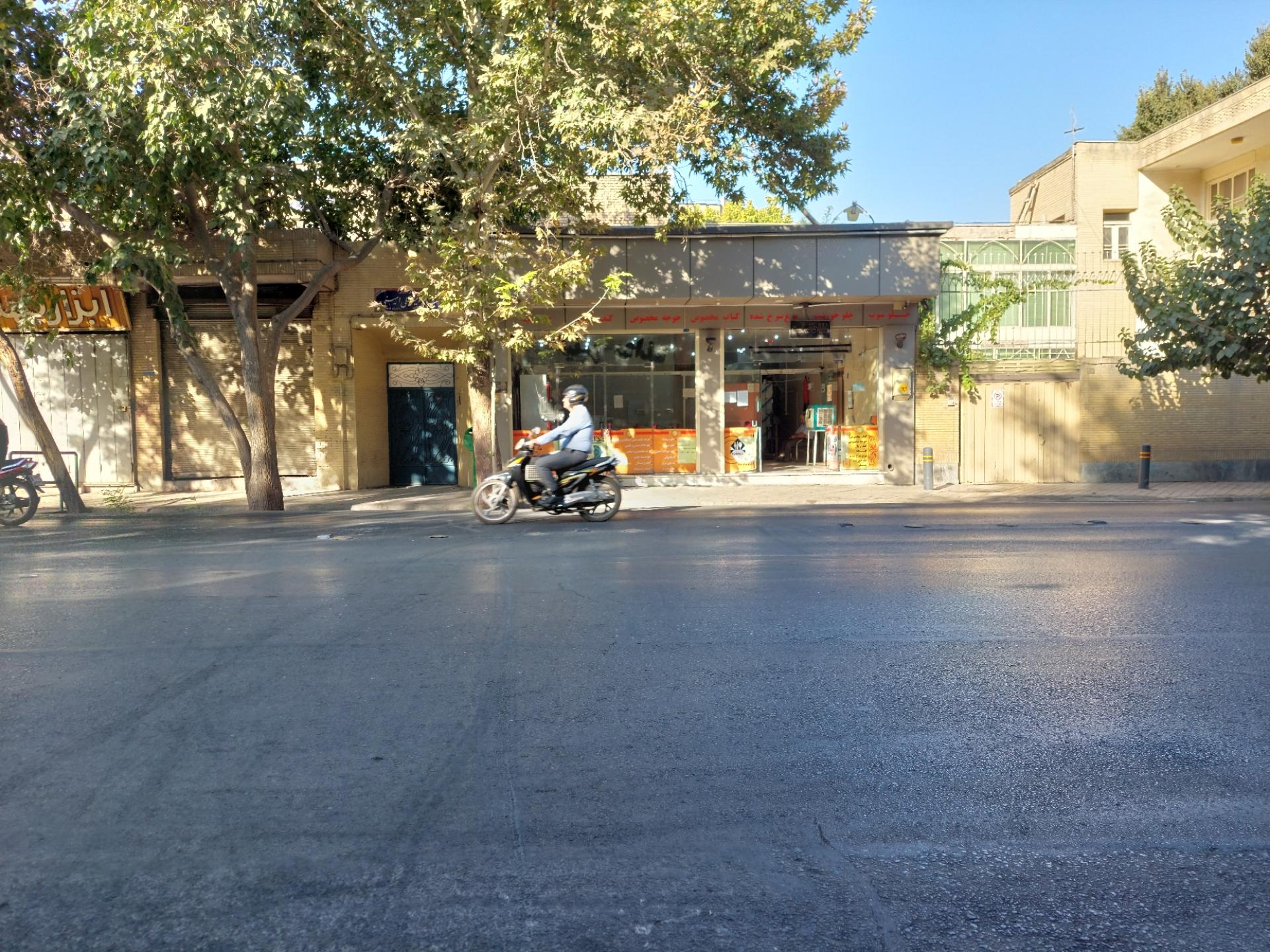 عکس رستوران پرنیا