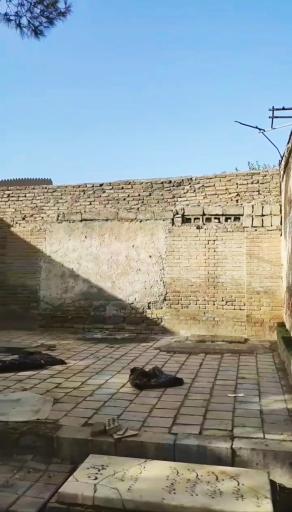 عکس آرامگاه جبار باغچه بان