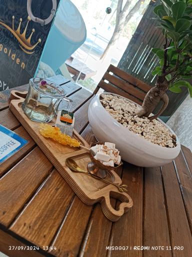 عکس کافه گلدن تاج 