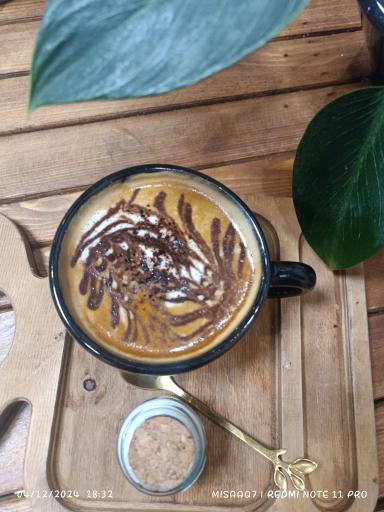 عکس کافه گلدن تاج 