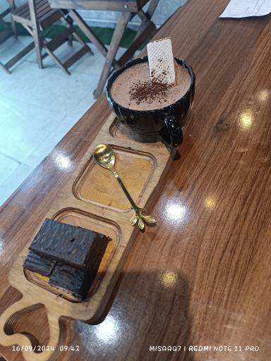 عکس کافه گلدن تاج 