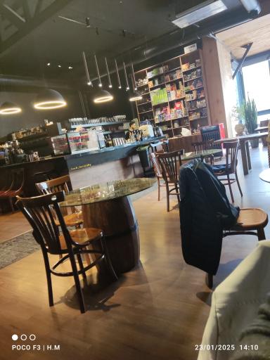 عکس کافه گالری فیلم و فراتر