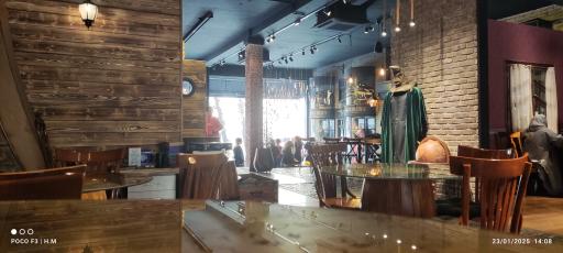 عکس کافه گالری فیلم و فراتر