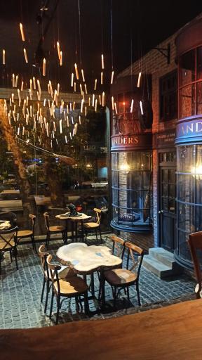 عکس کافه گالری فیلم و فراتر