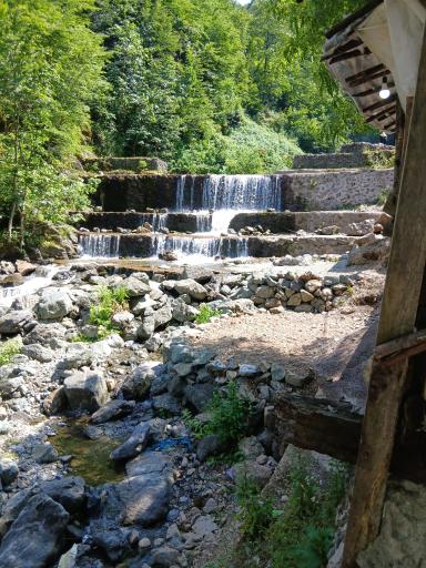 عکس آبشار چهل چشمه 