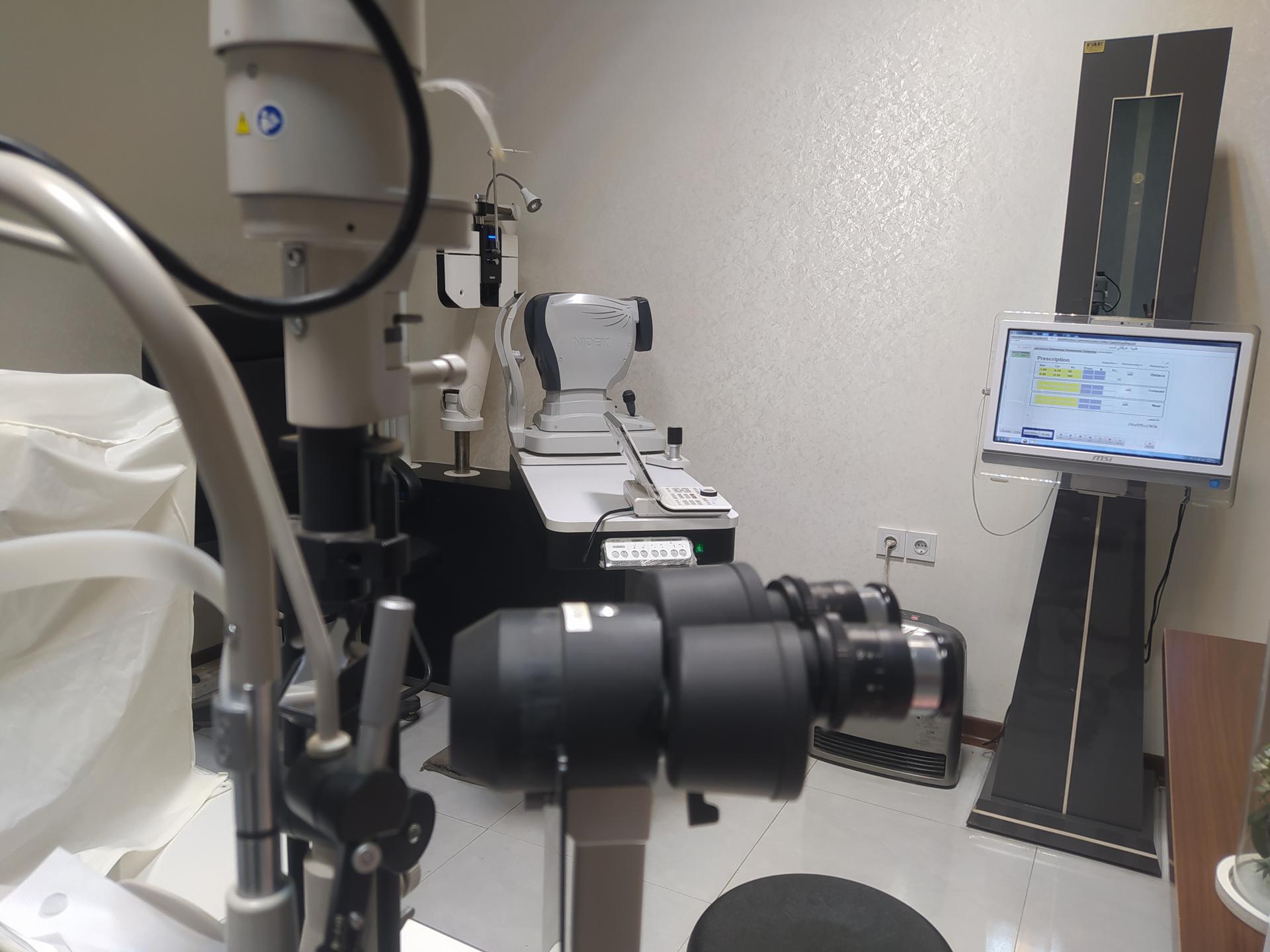 عکس بینایی سنجی و عینک کیمیا