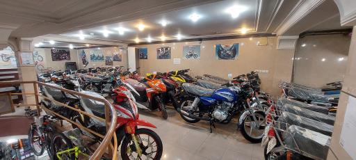 عکس فروشگاه موتور سیکلت خرمی