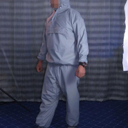 عکس تولیدی لباس بارانی و آبیاری و کشاورزی