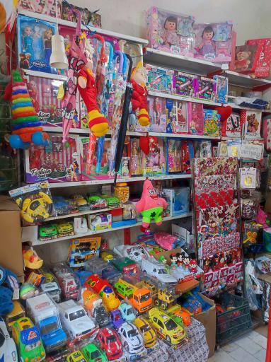 عکس فروشگاه اسباب بازی هلیوم