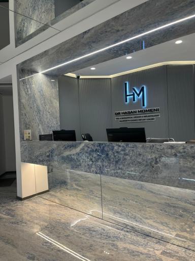 عکس دکتر حسن مومنی متخصص و جراح دهان، فک و صورت