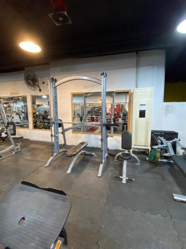 عکس باشگاه بدن سازی عرفان