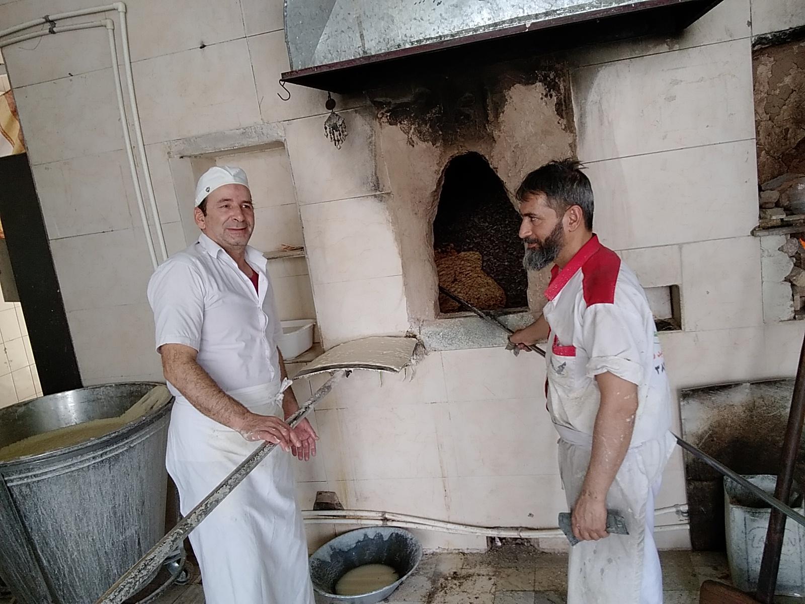 عکس نانوایی سنگک
