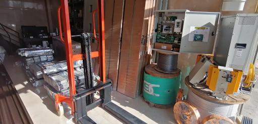 عکس آسانسور اطمینان