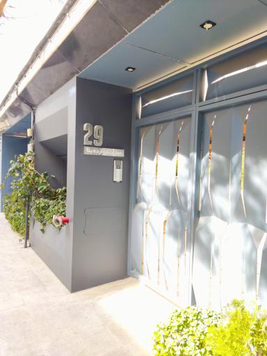 عکس عمارت ۱۲ بنا 