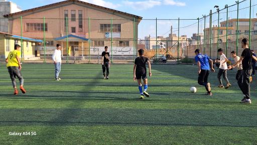 عکس استادیوم چمن مصنوعی برزگر