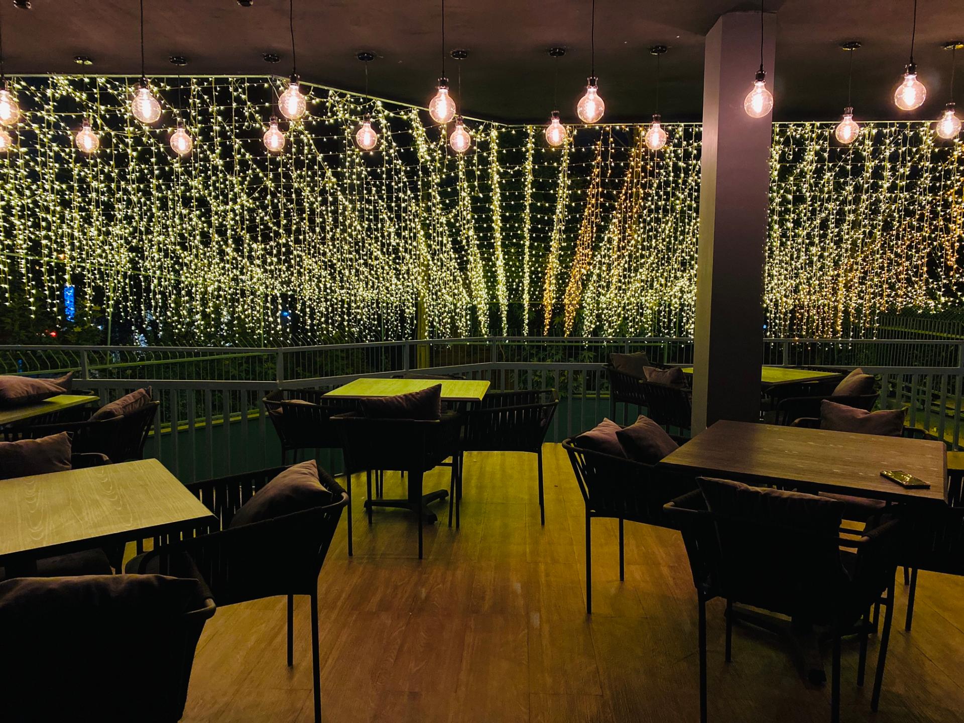 عکس کافه رستوران سیب یخ