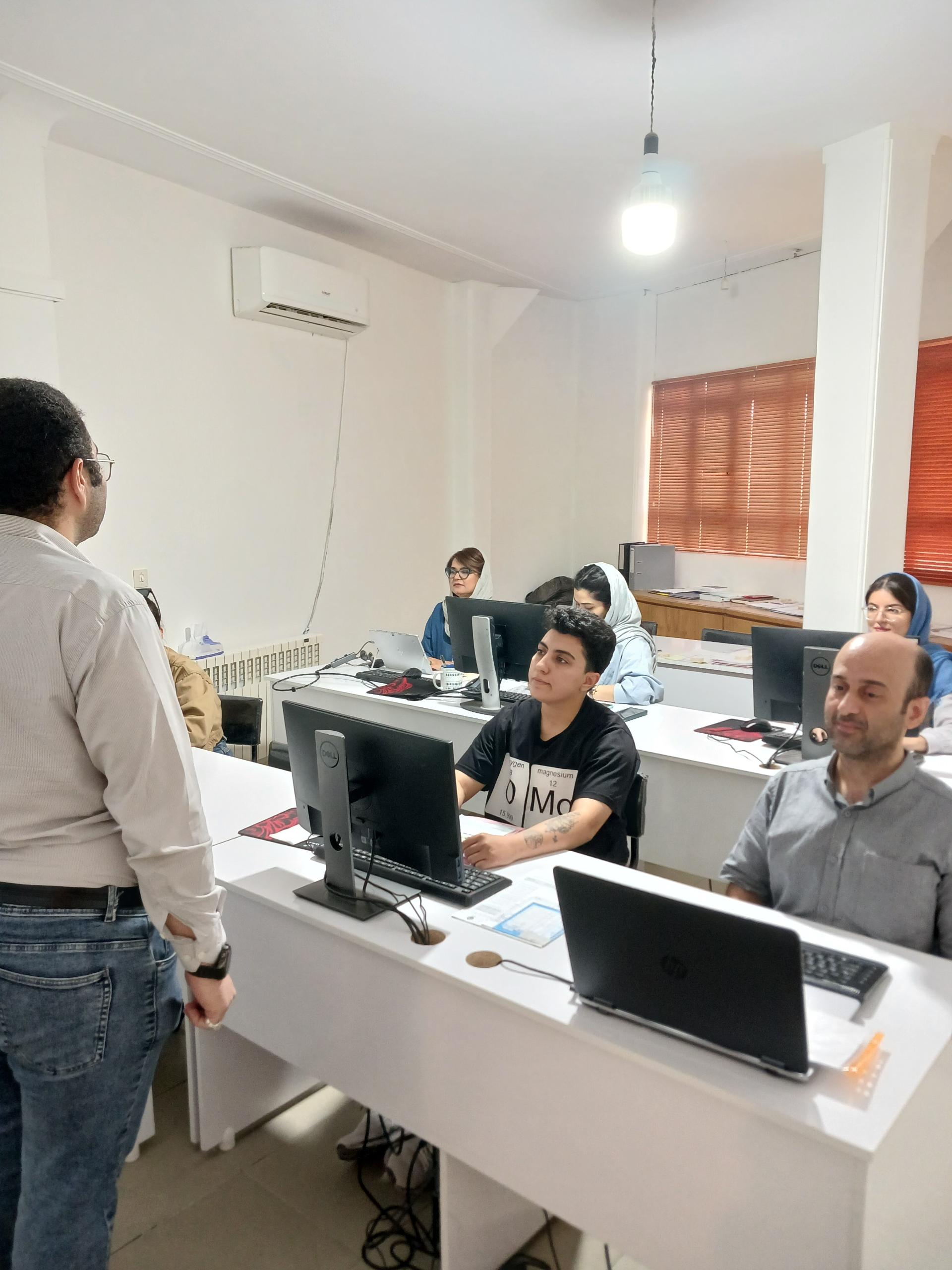 عکس آموزشگاه حسابداری چوب خط