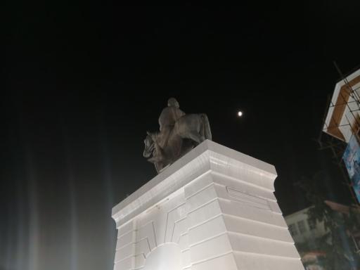 عکس تندیس میرزا کوچک خان